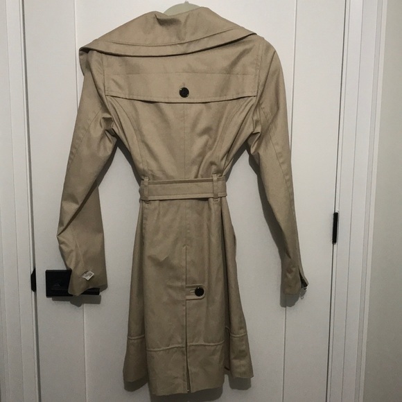 Pretty trench coat - Picture 4 of 8